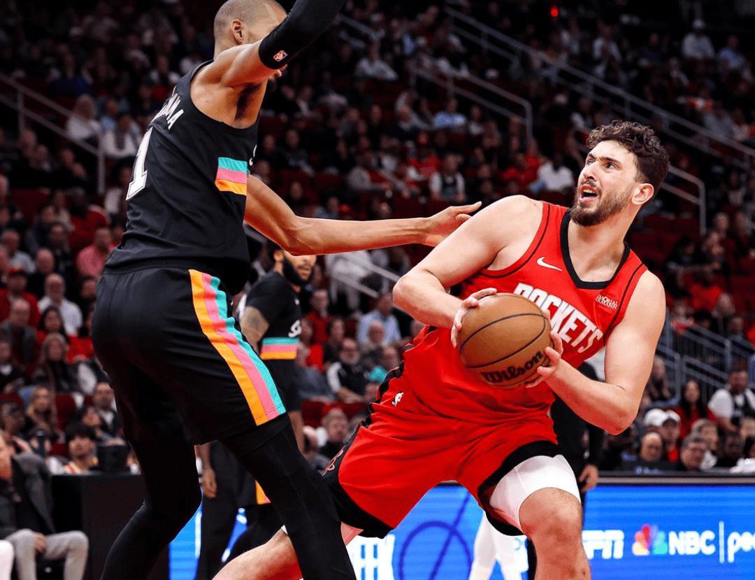 u8官网-1年350万底薪！却打成球队老大！NBA最可怜的超巨，你该得到尊重