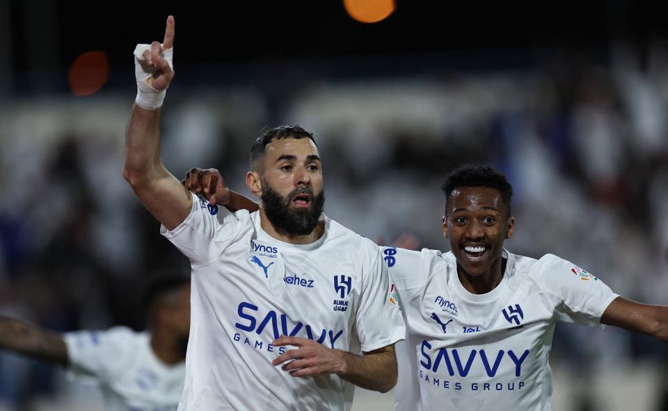 u8官网-戴帽+独造4球!38岁本泽马完美首秀:率队6-0终结3连平,3分领跑